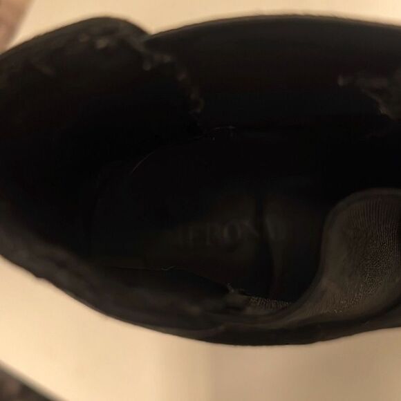 Merona Women's Black Classic Wedge Heel Slip On Slimming Ankle Boots Size 8 - Picture 10 of 11